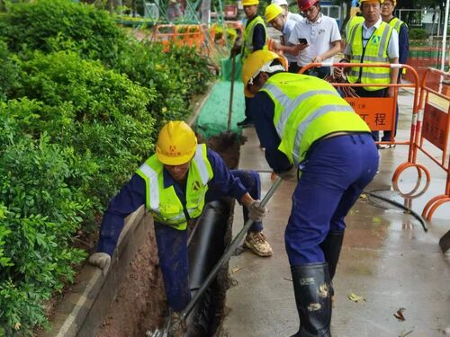 赛酷体育水润民生）华侨中学高中部给水管改制工程启动(图4)